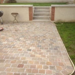 RAJ GREEN SANDSTONE COBBLES SETTS