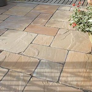 RAJ GREEN TUMBLED VINTAGE SANDSTONE PAVING