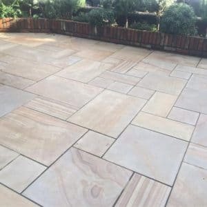 CARAMEL BUFF SAWN SANDSTONE PAVING