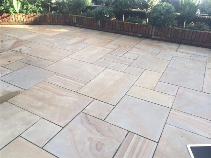 CARAMEL BUFF SAWN SANDSTONE PAVING